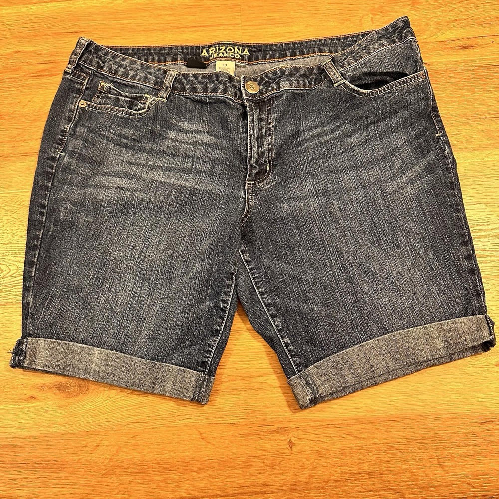 Arizona Jean Co Ladies‎  Midrise Juniors Blue Denim Shorts 19 Plus Size Cuffed